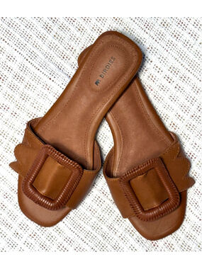 Birdies "The Kiwi" Cognac Leather 
Slide Sandal w/Statement Logo Buckle Size 5